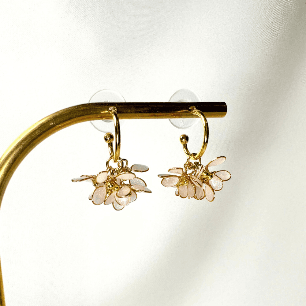 【銀木犀/ギンモクセイ】2wayフープピアス 揺れるホワイト 金属アレルギー対応 サージカルステンレス 受注生産 | 3枚目